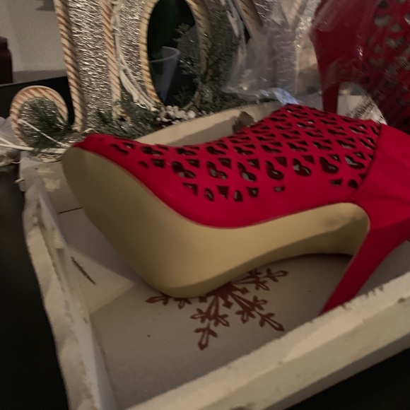 Hot! Red Booties with heart cutout detail. - Picture 6 of 6